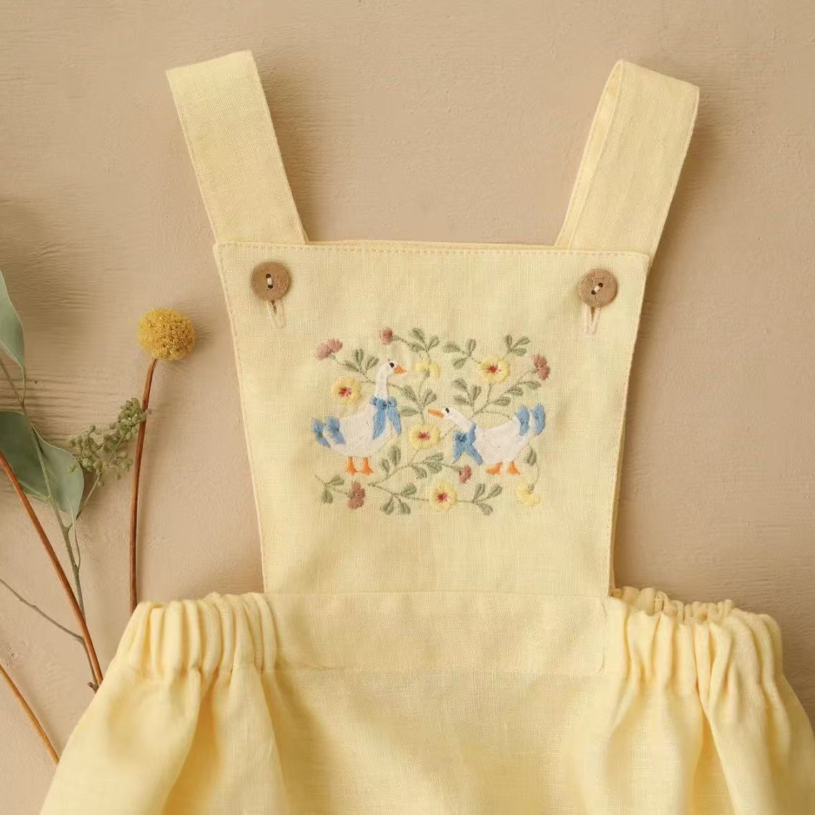 Kombinezon niemowlęcy w stylu  – Baby Summer Linen Sleeveless Jumpsuit recenzja i cena